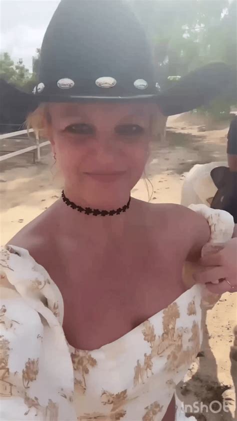 Britney Spears rides horse completely topless but says she。